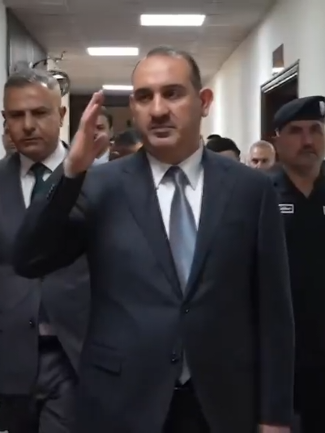 وزير الداخلية السيد ياسر المالكي يباشر مهامه الرسمية في مقر الوزارة. المكتب الإعلامي لوزير الداخلية 17 تشرين الأول 2026 #وزارة_الداخليه #ياسر_المالكي #العراق🇮🇶  . . . #اكسبلوررررر #دويتو 