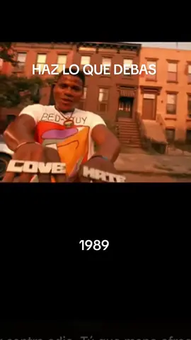 HAZ LO QUE DEBAS, por Spike Lee, una película referente en cuanto a valores positivos y el activismo en una época dónde muchos crecieron con este pilar. . . Una película con muchos mensajes ocultos. . . La viste? . . #hiphop #amor #spikelee #hiphopculture 