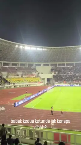 Fakta yaa BUKAN PERSITA FANS VS PERSITA FANS.. dengerin siapa yang mulai !!!! Ayoo ini udah keterlaluan, kemarin baru bikin ulah sekrang bertingkah lagi.. kalian TAMU minjem stadion 
