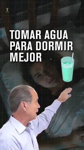 El agua forma parte de una noche más cómoda, pero el horario también importa. 💧 Tomarla durante el día evita llegar con demasiada sed a la noche; dejar el último vaso con tiempo puede ayudar si despertarse para ir al baño interrumpe su descanso. #Hidratación #Sueño #NaturalSlim