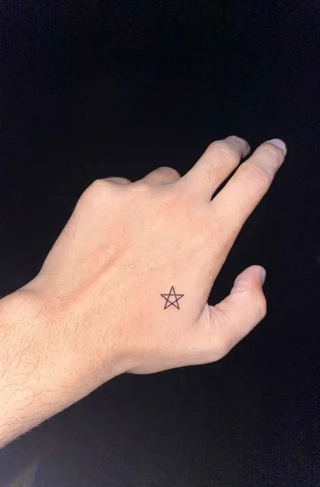 Thinking about a new tattoo? Here's some inspiration! ✨ Design idea: 📍 Where to put it: 🖋️ What it could mean: 💖 Personal touch: 🤔 My first tattoo story: #TattooInspo #TattooIdeas #BodyArt #FirstTattoo 