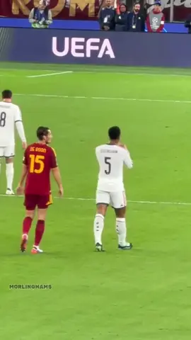 Vrai leader jude ❤️🫶 #judebellingham #leader #mentality #personality @┈━═☆𝐌͢𝐎𝐑𝐋𝐈𝐍𝐆𝐇𝐀𝐌5༺☆🥷 @Real Madrid C.F. 