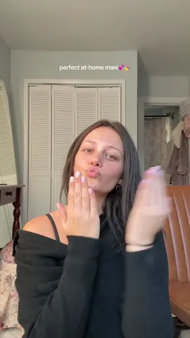 Literally goes with every outfit! My nails were in desperate need of a refresh xo @LondontownUSA #nailmani #naturalnails #mani #lightpinknails #nailrefresh 