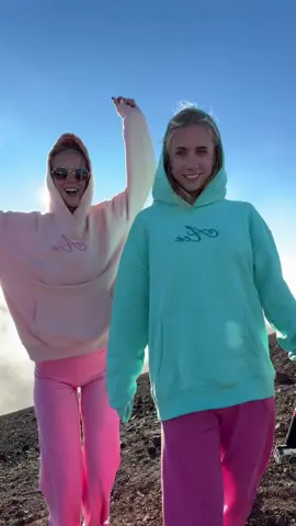 This hoodie >>>>>>>>>>>> #hoodie #fallfashion #dealsforyoudays #outfitinspo #sweatshirt 