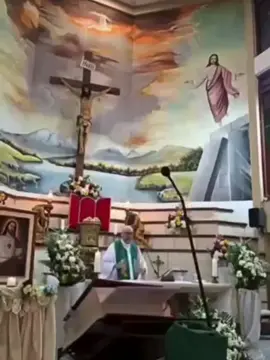 В Еквадорі хрест вбив священника, впавши йому на голову просто під час служби. #всн #волинськаобласть #волинськаслужбановин #новиниукраїни 