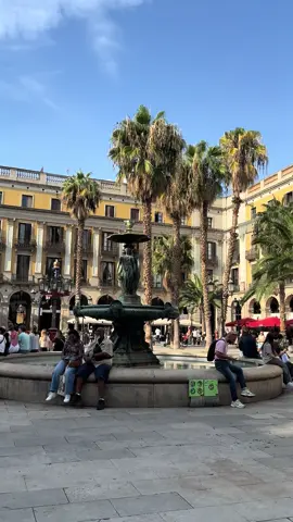 Plaça Reial Barcelona, Spain 🇪🇸 . #barcalona #catalunya #espana #cataloniabarcelon🇪🇸 #spain🇪🇸 