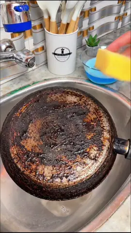 Don't Throw Away Your Burnt Frying Pan! Try This Cleaning Hack