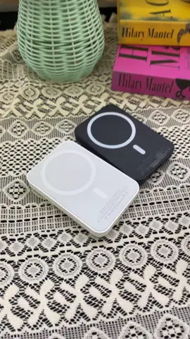 Este cargador magnético portátil se adhiere a tu teléfono sin cables molestos #cargadorportatil #accesoriosparacelular #cargadorinalambrico #tecnologia #gadgets