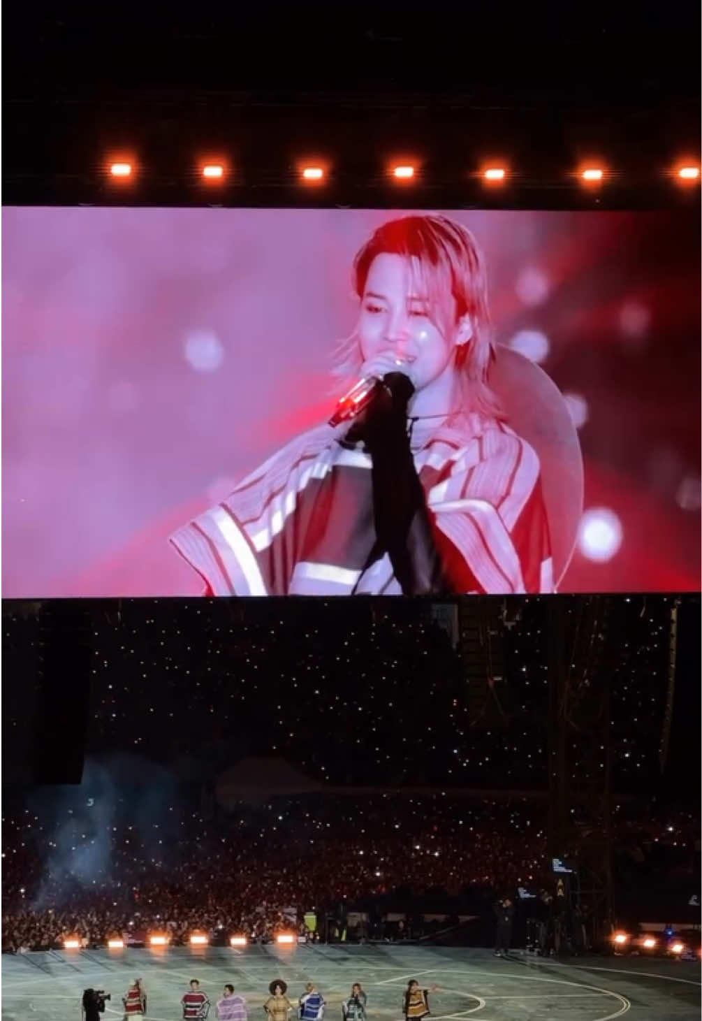 I’ll follow you #bangtan into the sun ✨🥹 sangat menyenangkan bisa menyimpan ini sebagai kenang kenangan, bukankah ini akan sangat di rindukan nanti nya ❤️ #지민 #Jimin #bts  . thankyou and credit to owner for the beautiful fancam 🫶🏻