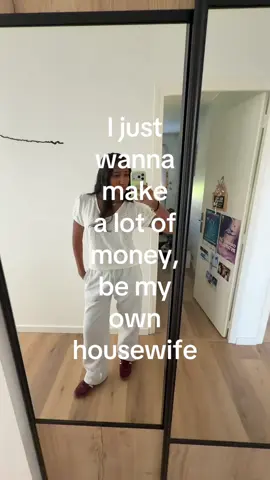 #housewife #tatemcrae #viral #fyp 