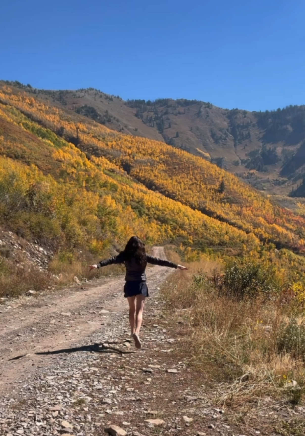 Be the #maincharacter 💛 #fall in love with your own story 🧡 #travel #utah #selflovejourney