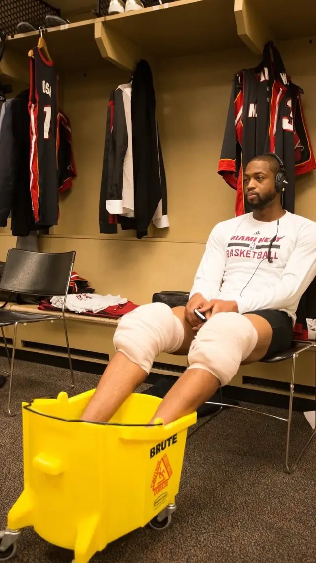 #Dwyanewade #hoops #ball 