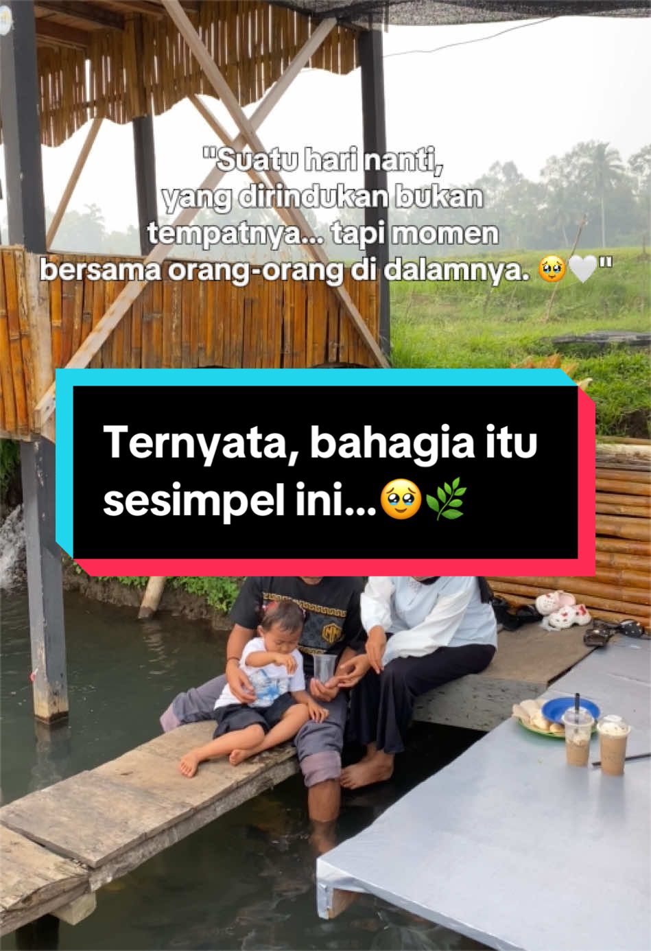 Kadang, yang kita butuhkan bukan liburan mahal… tapi waktu bersama orang tersayang, ditemani alam yang menenangkan. 🌿🤍 Di Banda Dareh, momen sederhana bisa jadi kenangan yang luar biasa. 🥹✨ Kalau kamu, siapa yang mau kamu ajak ke sini? Tag orangnya di kolom komentar, ya! 👇❤️ 📍 Wisata Santai Banda Dareh — Tanah Datar, Sumatera Barat. #BandaDareh #WisataSumateraBarat #WisataTanahDatar #WisataKeluarga #HealingTipisTipis