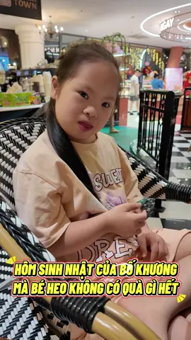 Sinh nhật mà đi cùng bé H thế là vui rồi cô chú🥰🤗 #khuongle #beheo #giadinh #cuocsongthuongngay #viral 