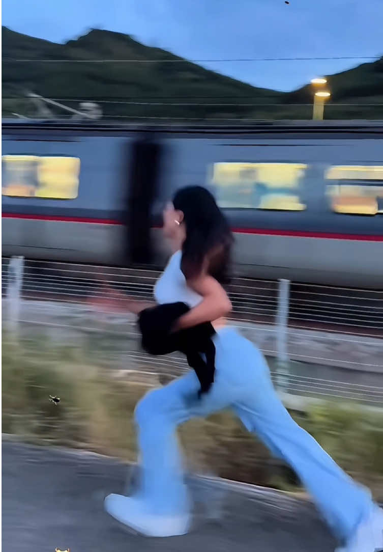 टिकटक नयाँ प्रवृत्ति एआई प्रभाव एआई जंगली घोडा स्प्रिन्ट tiktok new trending ai effect ai wild horse sprint नि:शुल्क AI भिडियो टेम्प्लेटहरू अहिले उपलब्ध छन्! 🎉 तल दायाँ कुनामा रहेको 【CapCut・यो टेम्प्लेट प्रयोग गर्नुहोस्】 👉 मा क्लिक गर्नुहोस्, र एक क्लिकमै उत्कृष्ट AI इफेक्टहरू प्राप्त गर्नुहोस् ✨। म तपाईंलाई आफ्नै फोटो प्रयोग गरेर उही इफेक्ट कसरी बनाउने भनेर सिकाउनेछु, पूर्ण रूपमा नि:शुल्क 💯: पहिले सेयर आइकन 🔗 मा क्लिक गरी भिडियो लिंक कपी गर्नुहोस्; भिडियोको तल बायाँ कुनामा रहेको CapCut टेम्प्लेट प्रवेश बिन्दु खोल्नुहोस्। यदि देखिएन भने, मेरो प्रोफाइल फोटो 👤 मा क्लिक गरी पुनः प्रवेश गर्नुहोस्; टेम्प्लेट लिंक फेरि खोल्नुहोस्, त्यसपछि रातो 🔴 र निलो 🔵 बटन क्रमशः थिच्नुहोस्; आफ्ना फोटोहरू 🖼️ अपलोड गर्नुहोस्, प्रणालीले स्वतः उही इफेक्ट बनाउनेछ, प्रक्रिया अत्यन्तै सजिलो छ 😎। आउनुहोस्, सँगै प्रयास गरौं! 😎 😎ChatGPT Free AI video templates are here! 🎉 Click 【CapCut・Try This Template】 at the bottom right 👉, and you can create cool AI special effects with one click✨. I’ll teach you how to make the same effect with your own photos, completely free💯: First tap the share arrow🔗 to copy the video link; Open the CapCut template entry at the bottom left of the video. If you can’t find it, tap my avatar👤 to re-enter; Open the template link again, then tap the red🔴 and blue🔵 buttons in order; Upload your photos🖼️, the system will automatically generate the same effect, super easy to operate!    #capcut #capcutpioneer #capcutnow #tutorial #trending 