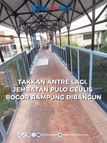 Jembatan Pulo Geulis, Kelurahan Babakanpasar, Kota Bogor, kini dibangun lebih lebar agar warga tak lagi harus antre saat melintas. Apid (68), warga setempat, mengaku jembatan lama yang sempit kerap membuat pengendara motor dan pejalan kaki harus bergantian lewat. Dengan jembatan baru, akses warga dari RT 01 hingga RT 05 di kawasan yang dipisahkan aliran Sungai Ciliwung ini menjadi lebih leluasa. Per Senin (19/10/2026), pembangunan jembatan hampir rampung. Lantai dan pagar sudah selesai, sementara pengerjaan atap masih berlangsung. Proyek perbaikan JPO RT 01/04 Kelurahan Babakanpasar ini memiliki nilai kontrak Rp608.186.804 dengan waktu pengerjaan 120 hari kalender. Menurut warga, pembangunan dimulai sejak Agustus 2026. Uploader: Ajeng #PuloGeulis #KotaBogor #Bogor #JembatanPuloGeulis #Infrastruktur
