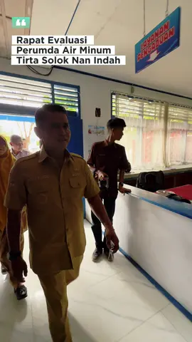 Alhamdulillah, hari ini kami melaksanakan rapat evaluasi kinerja Perumda Air Minum Tirta Solok Nan Indah. Melalui evaluasi ini, kami berharap kinerja dan kualitas pelayanan terus ditingkatkan, sehingga kebutuhan air bersih masyarakat dapat terpenuhi dengan lebih baik. Semoga ke depannya Perumda semakin profesional, optimal, dan mampu memberikan pelayanan terbaik bagi masyarakat Kabupaten Solok. #KabupatenSolok #TirtaSolokNanIndah #PelayananMasyarakat 