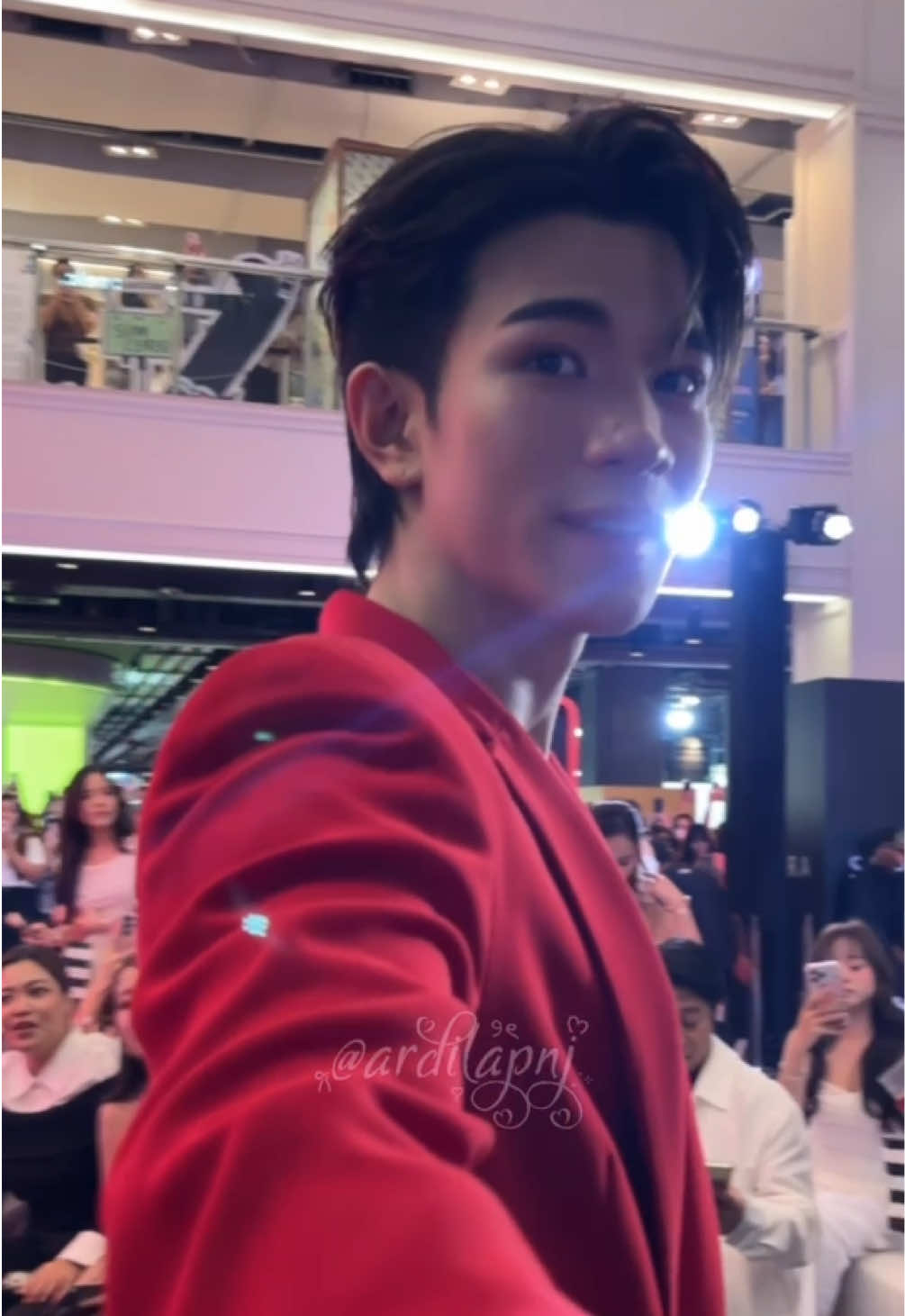 told fourth i’m going back to indonesia tomorrow,and he reached his hand out to me ((i miss you to))🥹🤍 @Fourth  #fourth #fourthnattawat #fourthxsephora #happybirthdayfourth #gmm 