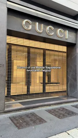 Luxury brands on Milan’s via Montenapoleone have emptied their stores and pulled down their shutters ahead of planned protests 🎥 @manu.ilaa  #milan #milano #TikTokFashion #viamontenapoleone #luxurybrands 