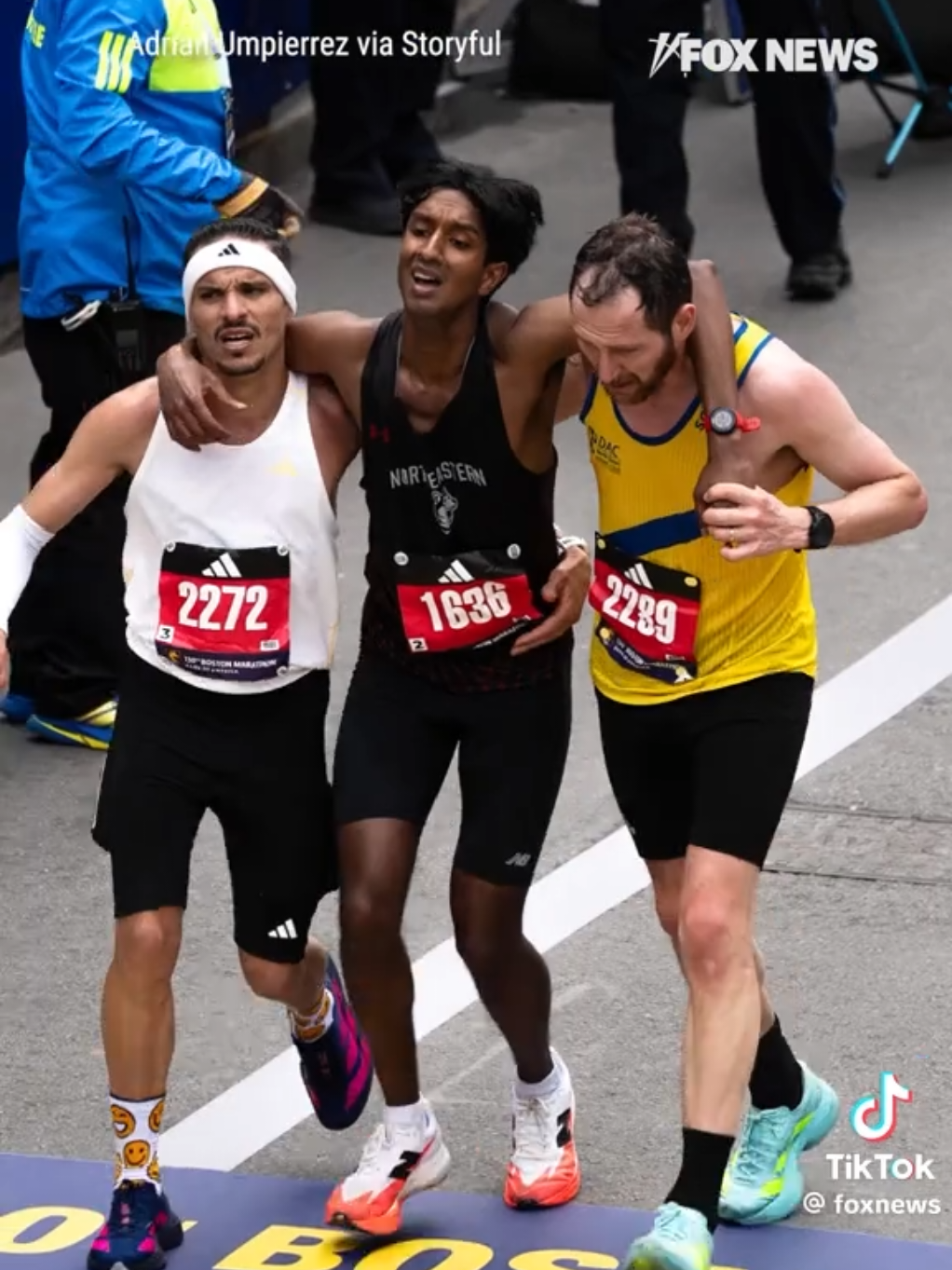 conmovedor acto de #solidaridad que se debería aplicar en la #vida ... #Love #marathon #foryou 