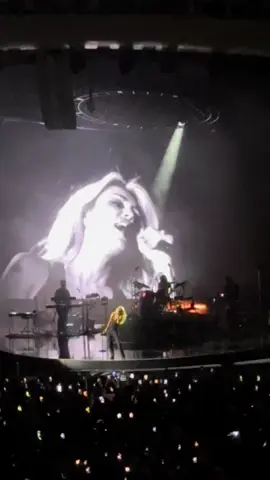 WRECKING BALL N2 @Miley Cyrus #hollywoodbowl 
