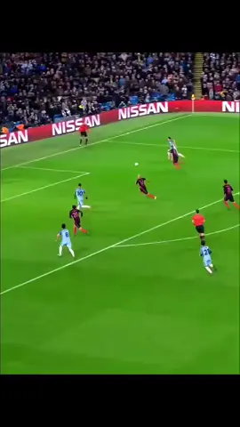 999 IQ passes+Him in football 🧠🎯#viralvideotiktok #football #Soccer #fyp #soccertiktok 