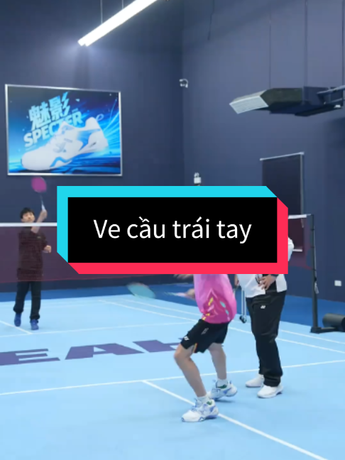Hôm nay mình theo HLV Dika học cách ve cầu trái tay nhé #kythuatcaulong #daycaulong #LAbadminton #hoccaulong #badminton #Caulong #viral