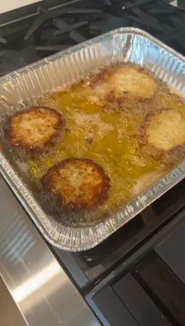 Yall can suck lemons…. I did good 😩😩😂😂😂😂 #relishcrabcakes #crabcakes