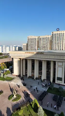 ЕРЛІККЕ ҚҰРМЕТ, ЕҢБЕККЕ ТАҒЗЫМ: ШЫМКЕНТТЕ ҚҰТҚАРУШЫЛАР МАРАПАТТАЛДЫ Қазақстанда 19 қазанда атап өтілетін Құтқарушылар күніне орай Шымкент қаласындағы Түркістан сарайында салтанатты іс-шара өтті. Мерекелік жиынға қала әкімі Ғабит Сыздықбеков, Төтенше жағдайлар департаментінің басшылығы, азаматтық қорғау органдарының ардагерлері мен қызметкерлері, олардың отбасы мүшелері, жастар және мемлекеттік органдардың өкілдері қатысты. УВАЖЕНИЕ К ПОДВИГУ, ПРИЗНАНИЕ ТРУДА: В ШЫМКЕНТЕ НАГРАДИЛИ СПАСАТЕЛЕЙ В честь Дня спасателя, который в Казахстане отмечается 19 октября, во дворце «Туркестан» города Шымкента состоялось торжественное мероприятие. В праздничном собрании приняли участие аким города Габит Сыздыкбеков, руководство Департамента по чрезвычайным ситуациям, ветераны и сотрудники органов гражданской защиты, члены их семей, молодёжь и представители государственных органов.