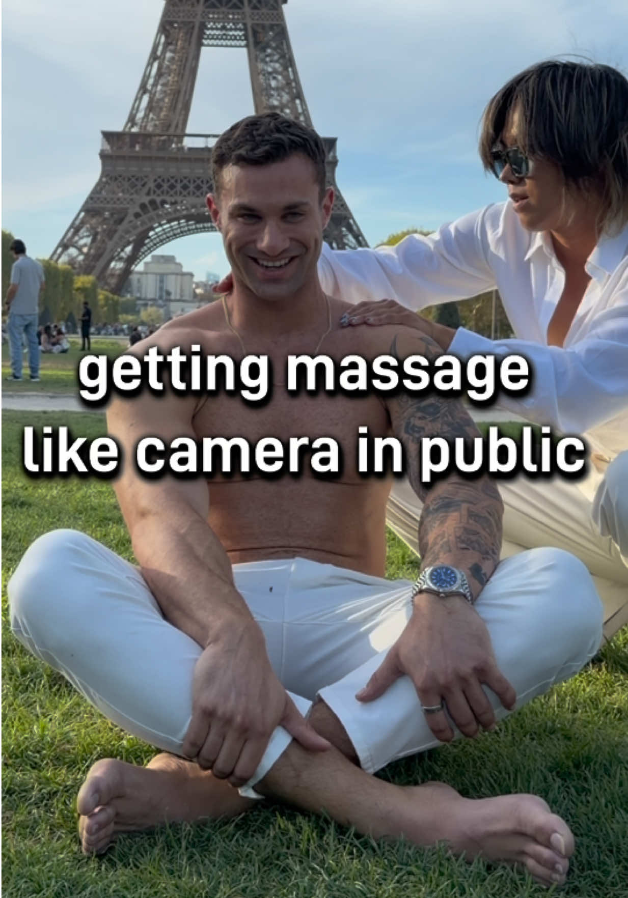 American man 🇺🇸 @Nick Crystal experiences pressure point massage in Paris, France 🇫🇷 #massage #relaxation #massagetherapist 