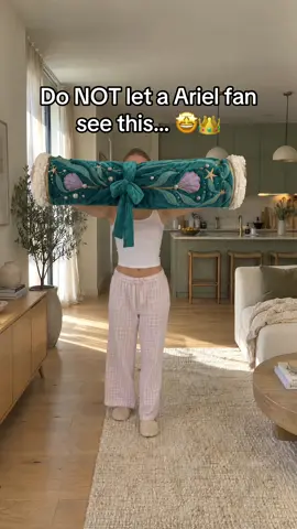 Comment “Ariel” if you’d want one.. 🤩👑 #princess #cozy #disney #holidays 