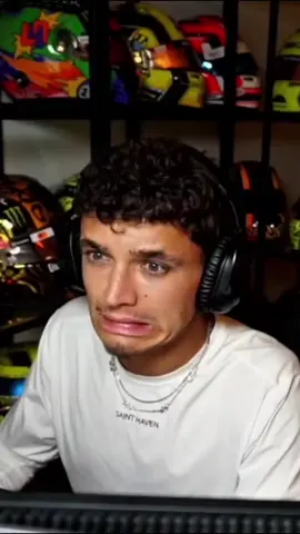 JAJAJA juro que no me canso de ver a LANDO 😅 cada vez que creo que ya vi todas sus expresiones, sale con más  gestos 😂 y esa sonrisa lo es todo 🧡🧡 #LandoNorris #F1 #McLaren #LandoNorrisFans #Formula1