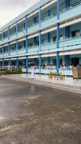 Trời mưa mặc kệ trời mưa… chúng ta vẫn hát! Công nhận các em hát hay thiệt! Tâm phục khẩu phục!#20/10#2026newyeareffecttutorial #TikTokBeautyFestVN 