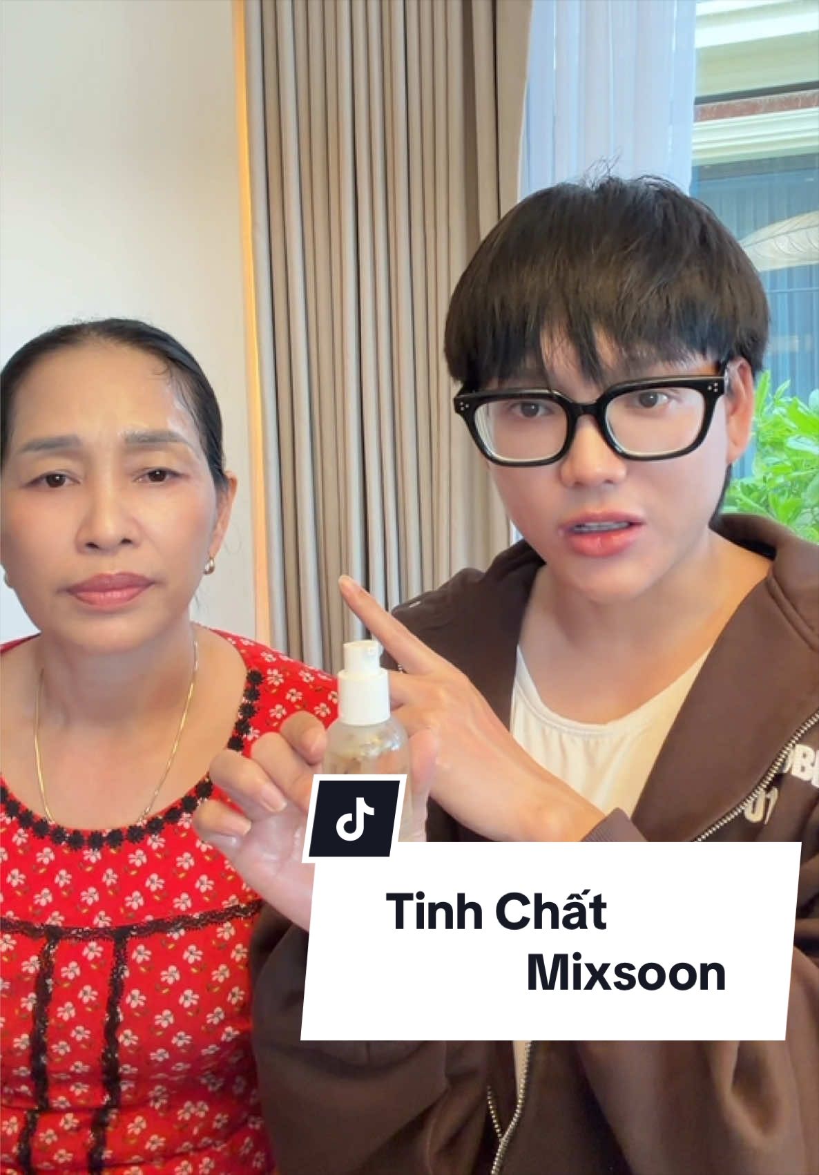 Mấy bà ơi tinh chất Mixsoon nổi tiếng với dòng đậu nành lên men giúp cấp ẩm cho da mềm mại căng mướt nhìn khỏe khoắn hơn nha. 