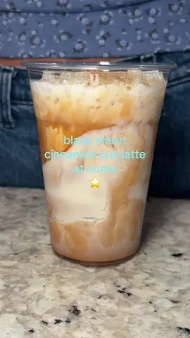such a good latte 😋 #blankstreetcinnamonbun #cinnamonbunlatte #icedlatte #funlatte