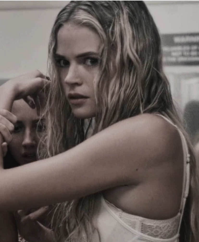 repost cause tt just loves to make me flop cc/ib : biblesly  #carrie #suesnell #carrieedit #fyp #viral  CARRIE 2013 SUE SNELL AFTER EFFECTS AESTHETIC 2000S CUTE EDIT GABRIELLA WILDE 1080P 4K HIGH RESULOUTION