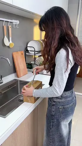 女生自己动手改造厨房龙头是一种什么样的体验呢？#水龙头延伸器#抽拉龙头#云华抽拉水嘴#厨房好物#tiktokshopsg 