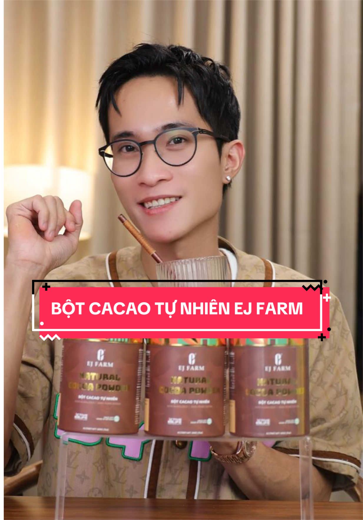 Từ thế giới đến Việt Nam giờ rộ lên trend uống cacao vì có nhiều dưỡng chất tốt cho sức khỏe, mà muốn uống 1 con cacao siêu cao cấp thì phải xem ngay EJ Farm Natural Cocoa Powder này nhen. Cà phê người ta nhắc đến Specialty, còn với cacao thì là bean-to-bar, nghĩa là toàn bộ từ hạt đến thành phẩm nằm trong quy trình khép kín. Con này ko kiềm hóa nên vẫn giữ vị chua sánh nhẹ, giữ polyphenol tự nhiên tới 4,3-4,7 gram trên 100 gram nên rất tốt cho tim mạch và tuần hoàn máu. Hàm lượng bơ cacao lên tới 24-26%, gần như cao nh-ất trong tất cả cacao ở Việt Nam, giúp trẻ hóa từ bên trong. Uống vào giảm căng thẳng thần kinh, hỗ trợ giấc ngủ vì cực giàu magie. Chất lượng thì bao đảm bảo lun nên các bạn cứ yên tâm mua về nha, giỏ hàng tui để voucher oke lắm đó *Mình nhận hoa hồng từ các nhãn hàng khi bán/giới thiệu/trải nghiệm/quảng cáo các sản phẩm được liên kết với video này* #lepthelittlekid #learnontiktok #QuảngCáo #HợpTácThươngMại #activelifeglobal 