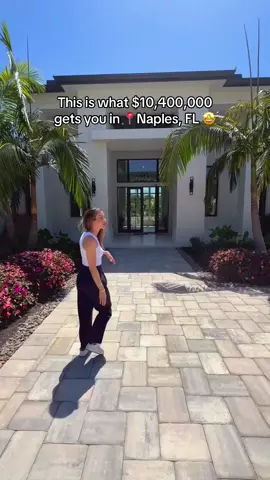 The backyard is a dream for everyone!!  Video Credits 📸:@theresopteam on IG #trillionareestates #luxuryhomes #naplesflorida 