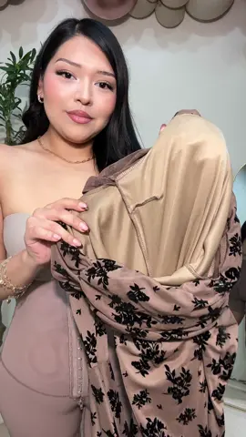 ¿Te enamoraste del vestido pero no sabes qué talla pedir? 😍💕 Comenta tu talla de jeans y brasier y te ayudamos, bonita. 👗✨