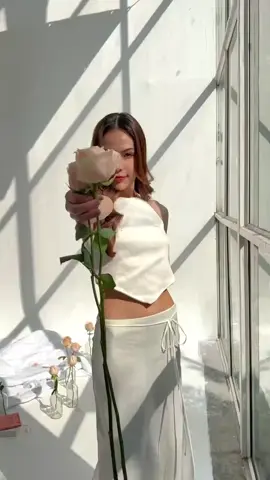 🌈🇨🇱🌧️☔💗 En los días lluviosos también hay personas que se convierten en nuestro rayito de sol… y aparece Sonya 😭☀️💖 Díganme la verdad, ¿cómo se supone que vamos a tener un día gris si aparece ella con esa carita? 🥹💕 ¿Sonya también es su rayito de sol? 🌷✨ #Sonya #LMSY #GLThai #sonyasarann  #FYP