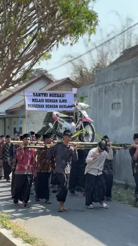 Nyalakan tanda bahaya 🤙🏻🔥 #xiteknikotomotif2 #teknikmesin #fyp #smkhidayatussholihinkediri #kirabharisantri 