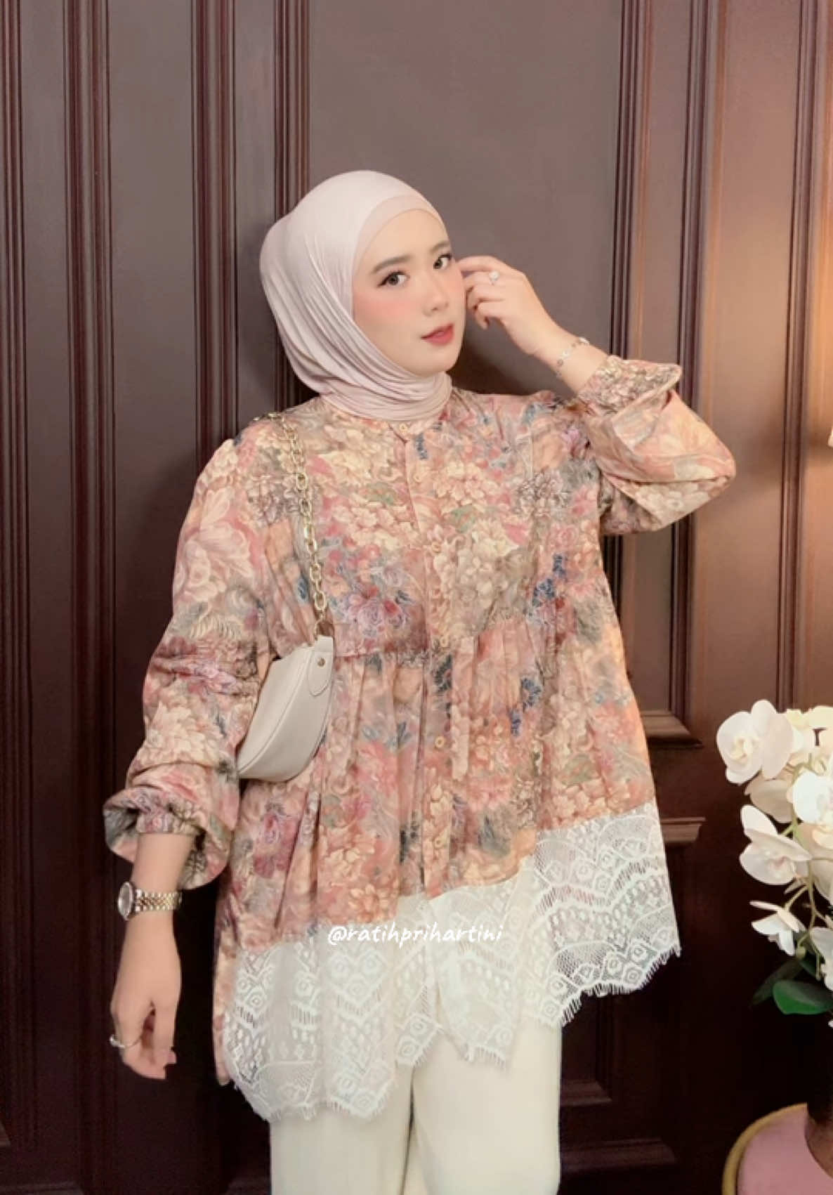 Motif Indira si cantik jelitaaa, yuk join live aku sekarang yaa😍 #blousemotif #blouserenda 