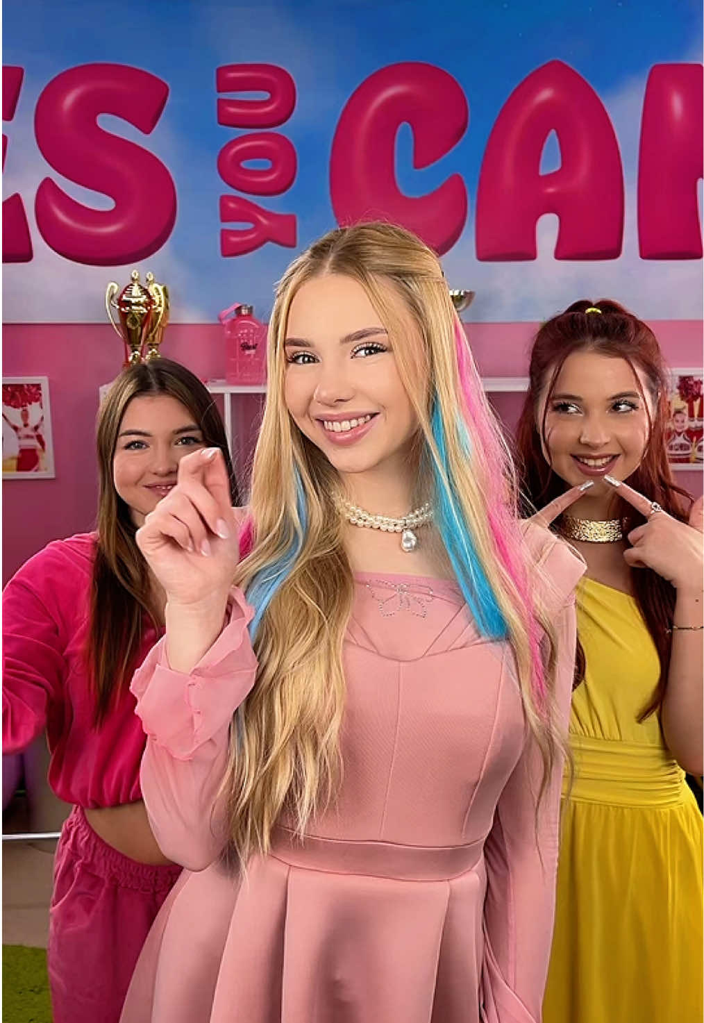 Who’s our celebrity look-alike?🤩👀