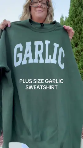 This garlic sweatshirt comes up to size 5X and is perfectly oversized! It's a unisex fit so size up to get it extra oversized. #tiktokshopblackfriday #tiktokshopcybermonday #plussize #plussizeclothing 