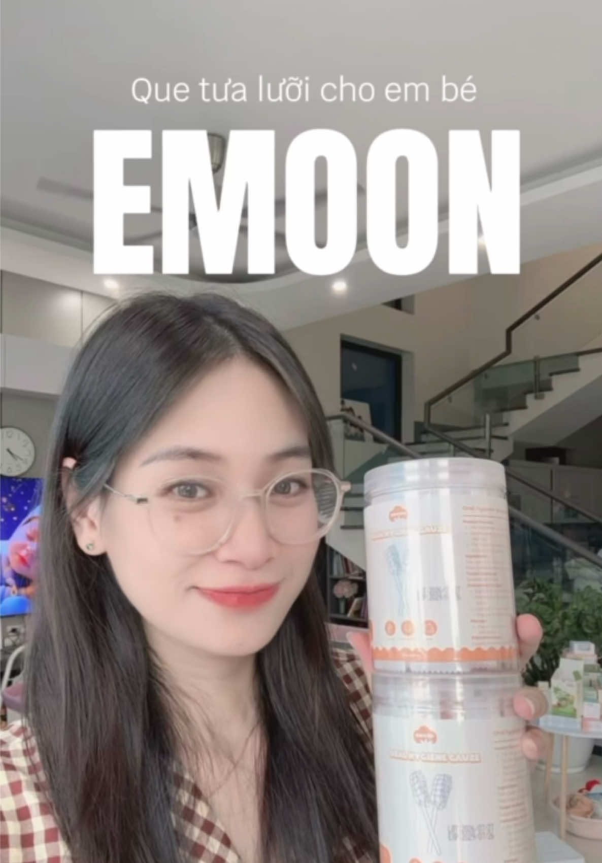 Các mẹ chọn rơ lưỡi loại nào chứ mẹ Hoa thích que rơ lưỡi của Emoon quá rồi #quynhhoamebacon #roluoi #roluoiemoon #roluoichotre #queroluoichobe 