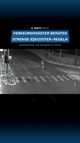Abgestellte E-Scooter sorgen vielerorts für Probleme im Stadtbild und auf Gehwegen. Die Verkehrsminister der Länder beraten heute in Bayern darüber, wie das Abstellen besser geregelt und Regelverstöße eingedämmt werden können. Schaut euch den Beitrag an und schreibt uns eure Meinung. #sat1nrw #sat1 #nrw #escooter #verkehr #verkehrsregeln #nachrichten #aktuell #nrwnews