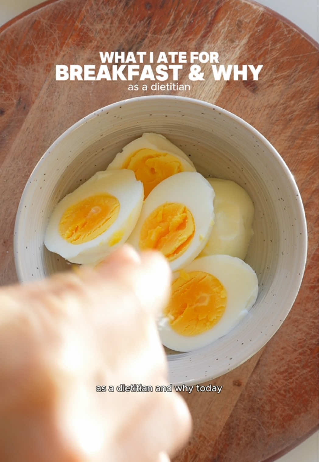 How to build a balanced breakfast⬇️ My goal with breakfast is usually to have something that is quick, delicious & keeps me full all morning! To make a meal that fills me up (& keeps me feeling full all morning) I try to prioritize 3 nutrients that promote satiety: protein, fiber & fat. & of course I always try to add color to my meals to make sure I’m getting plenty of different micronutrients throughout the day! 🥕🥒🌶️🍓🍇🍉🍑🍊🍋 Here are some of my favorite breakfast foods in each category: 🍗Protein: Eggs Greek yogurt Cottage cheese Protein oats (can be made with high protein milk, protein powder, egg whites, ect) Protein smoothies (can be made with high protein milk, kefir, yogurt, protein powder, ect) 🫐Fiber: Berries Fruit Chia seeds Flaxseed Oats Whole grain bread Veggies (in egg scambles) Cherry tomatoes 🥑Fat: Full fat dairy Eggs (the yolk) Chia seeds Flaxseed Avocado Cheese 🍑Extra color: Fruits & veg baby DROP YOUR GO TO BREAKFAST IN THE COMMENTS!  ✨Follow for daily nutrition tips & healthy meal ideas!  #healthymeals #breakfastideas #healthybreakfast #quickbreakfast #dietitian 