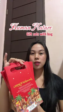 Affordable gift sets with bag from Human Nature #humannature #christmasgift #christmasgiftideas #bundleset 