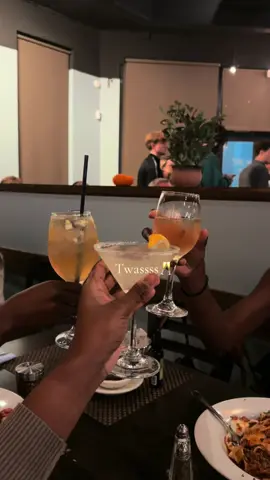 #girlsnight #girlsdinner #BestFriends #Foodie #jacksonville @Topaz🔥 @Bre | Mobile Massage Therapist 